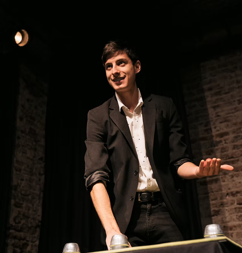 Tomas Sarquis - Mago Ilusionista